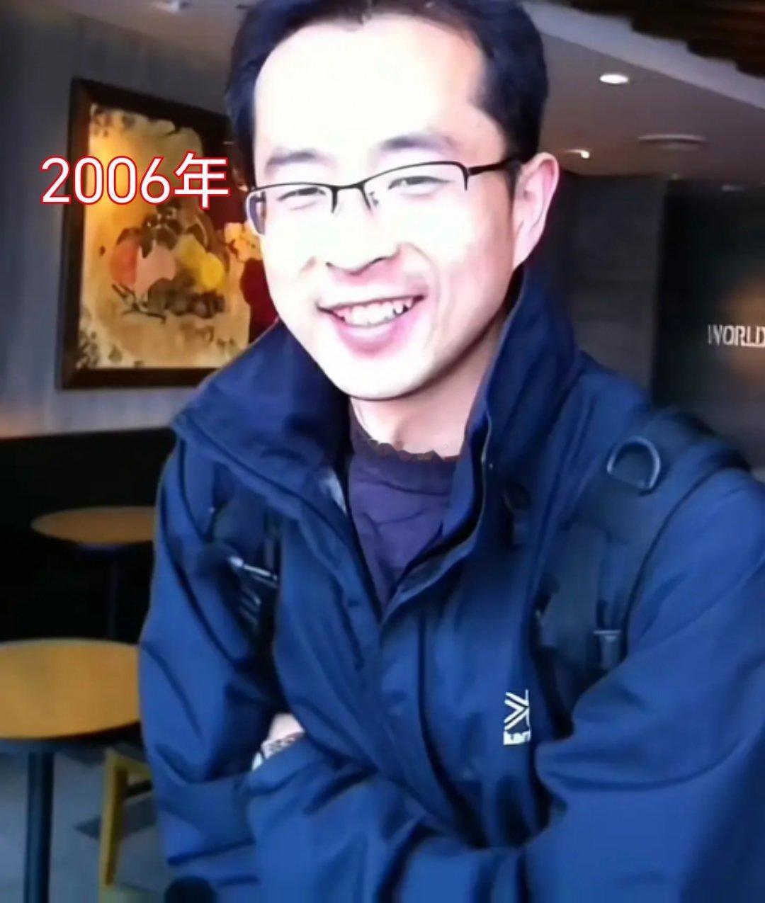 年轻时校草一样的颜值，可真是让人怀念呢！！ 