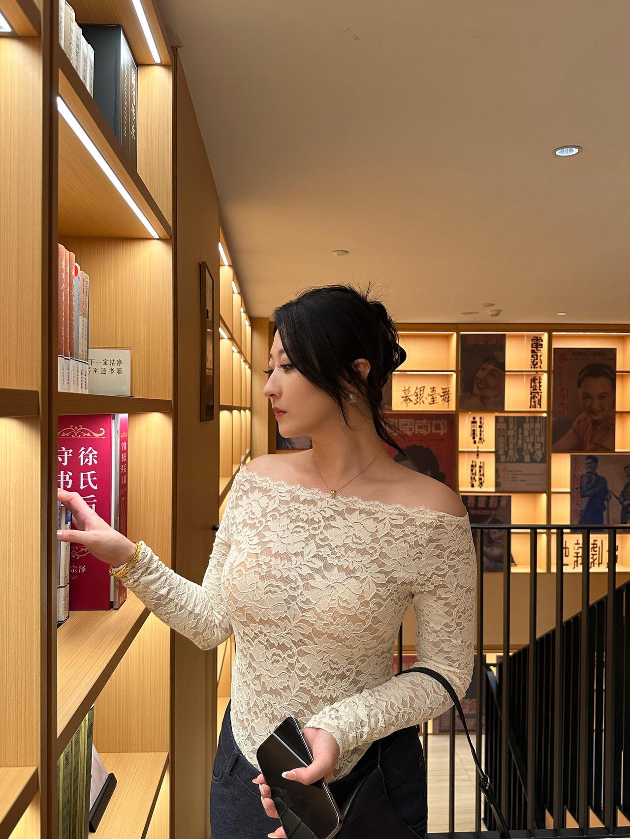 简单的穿搭干净的心情，平凡日子也能过得有仪式感。仪式感生活 日常穿搭 女生颜值 