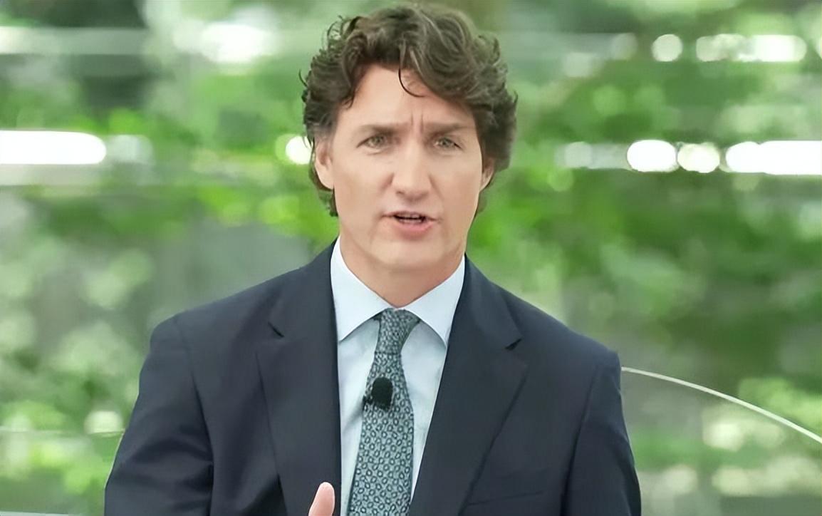看看吧！这就是西方政客的嘴脸。前加拿大总理特鲁多在一场公开采访中，面对数百位观众