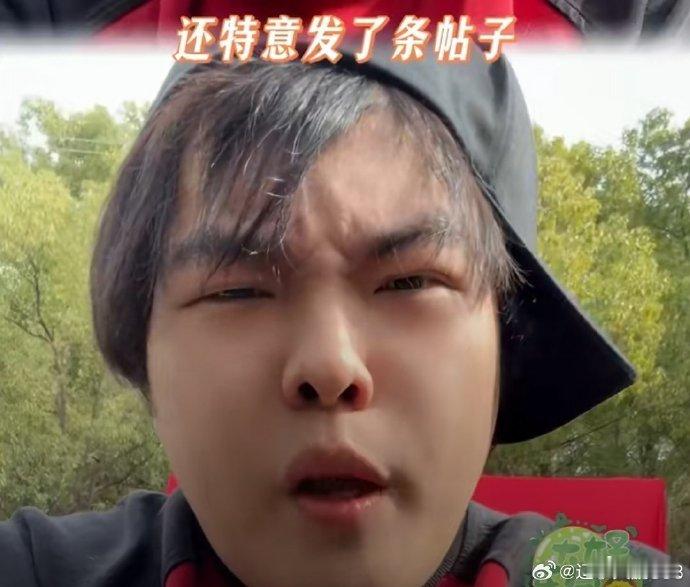 我pick桃黑黑这个穿着 桃黑黑进军的是猎奇穿搭界 看完桃黑黑的穿搭瞬间没穿搭焦