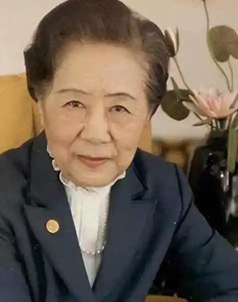 太好哭！科学大咖归国寻坟，周总理早把事办妥
 
1973年，“东方居里夫人”吴健