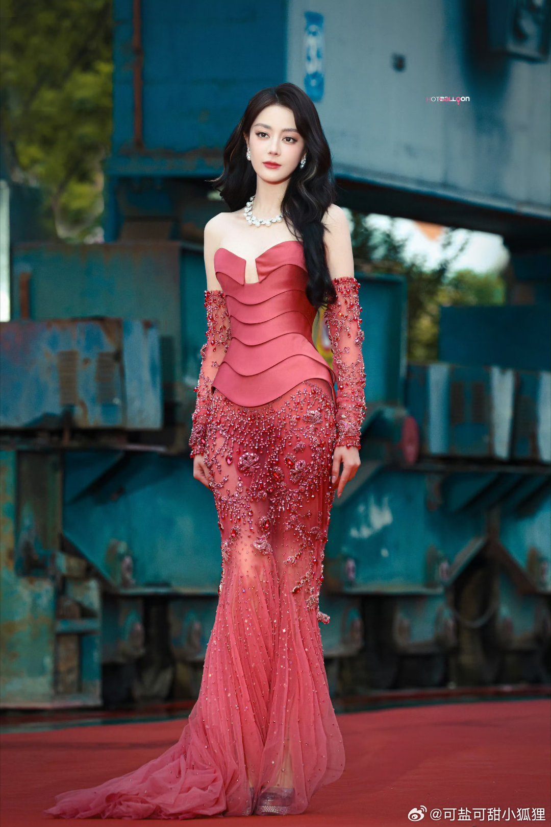 吴越看迪丽热巴的眼神迪丽热巴获最佳电视剧女演员 恭喜我们的迪丽热巴同学，未来可期