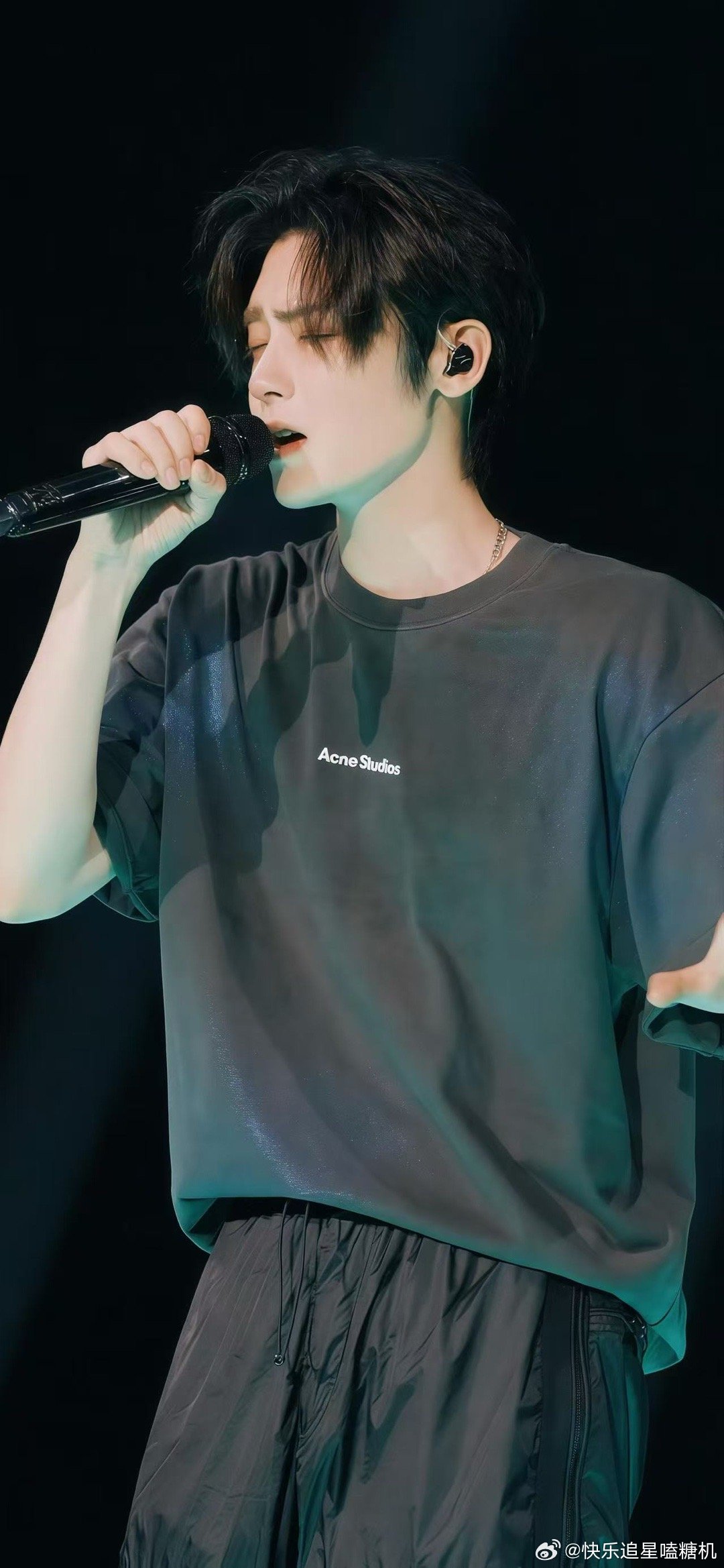 攻玉主演 侯明昊鹤男《攻玉》从筹备之初就在接触侯明昊，气质贴合蔺承佑，天选男主没