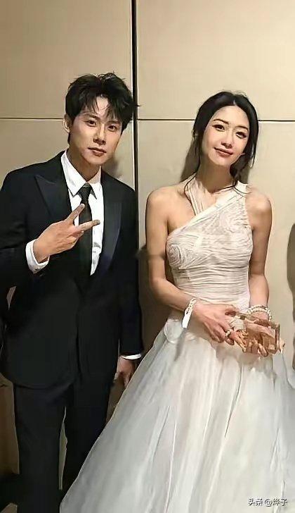 向涵之昨天应该已经分手了…司晓迪点名的流量生里也有周奇，还爆出两人的聊天截图，截