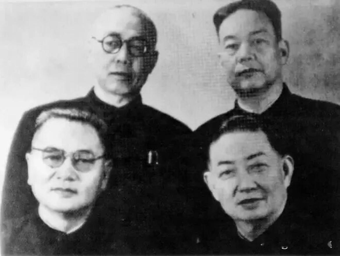 1955年4月，为表彰梅兰芳、周信芳对我国戏曲事业的巨大贡献，中央文化部、全国文