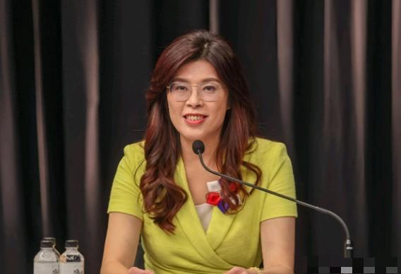 郑丽文这一招太高了！
民进党当局有意阻扰郑丽文访问中国大陆，结果郑丽文反将一军称