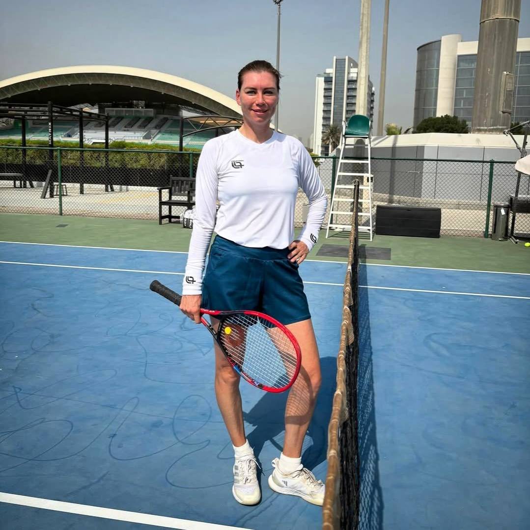 41岁的兹沃娜列娃在复出首站迪拜100K就取得三连胜，时隔4年再进女单四强（20