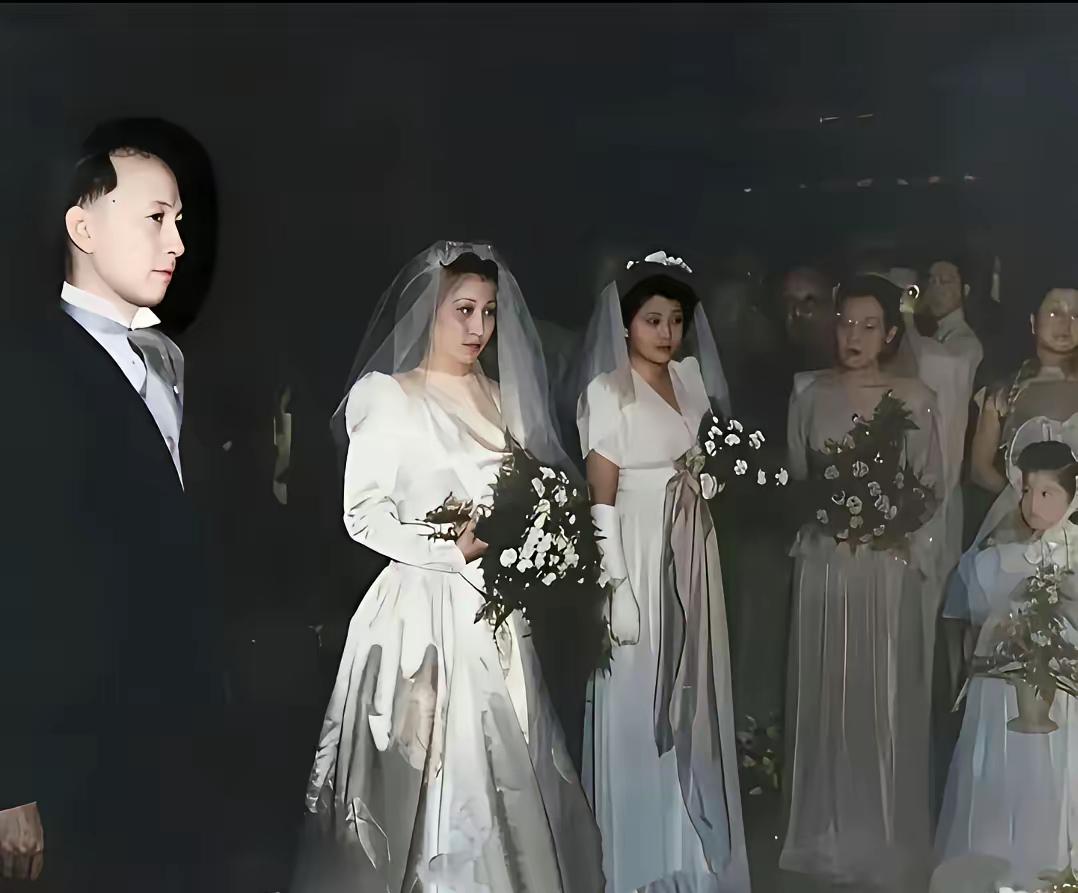 这是钱学森和妻子蒋英的真实结婚照，都看看吧，才子配佳人，恰好一对！凤毛麟角，天造
