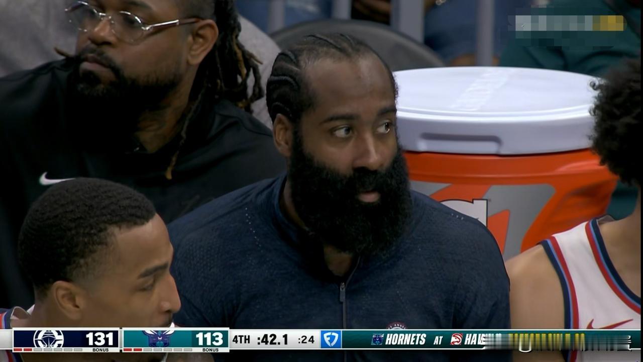 快船当家后卫哈登真是太让人感动了！在今天快船客场以131：116力克黄蜂的赛后采