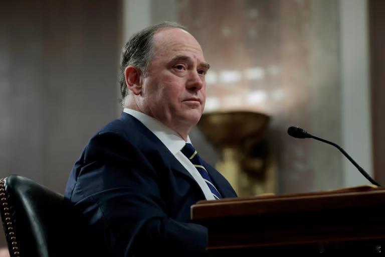 【美国海军司令辞职原因：“特朗普级战列舰”引发五角大楼内讧】（政治报）美国海军部