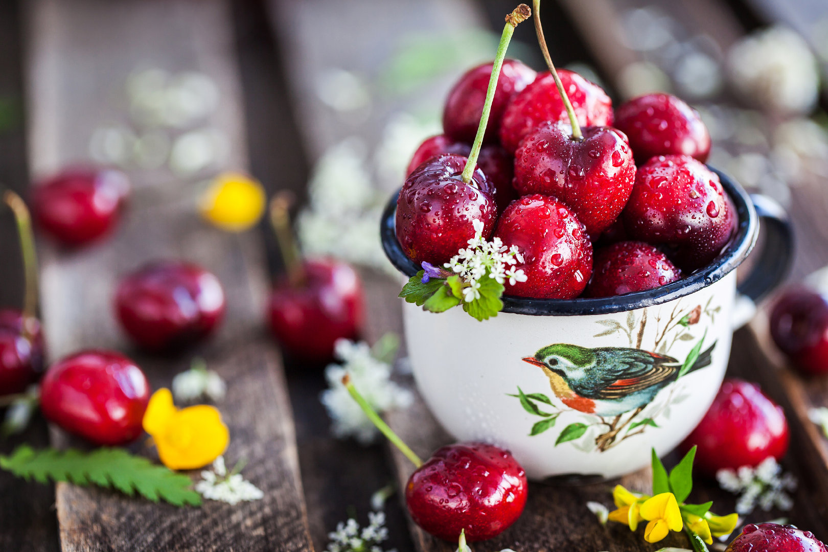 当真命天子出现，我突然就明白，从前喜欢过或是以为自己爱过的那些人，不过是历练，使