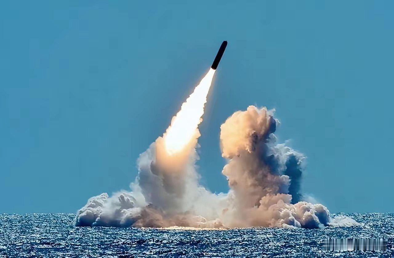 中国032型常规潜艇，是目前世界上吨位最大的常规动力潜艇，满载排水量达6628吨