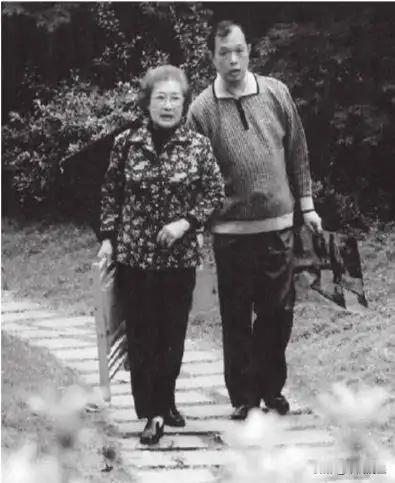 1967年，陈天国在杭州灵隐寺的一棵大树上自缢身亡，在临终前，他特意去见了前妻秦