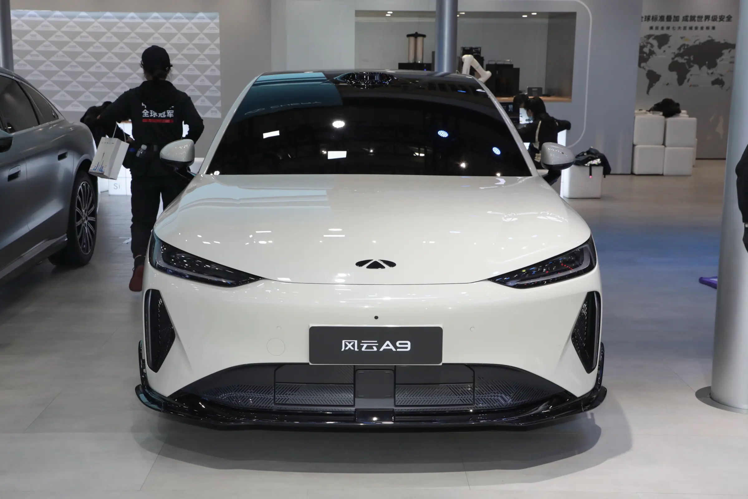 奇瑞风云A9亮相广州车展，或搭增程/纯电动力，这个外观怎么样？ 