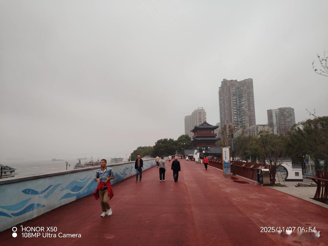 冬日生活打卡季11月7日冬日长江岸边晨练