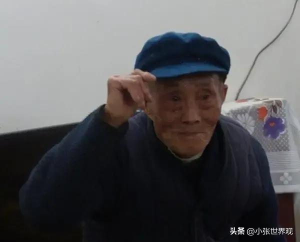 1943年，刘吉祥奉命给前线送80箱子弹，因仓库漆黑，他错把手榴弹当成子弹，没想