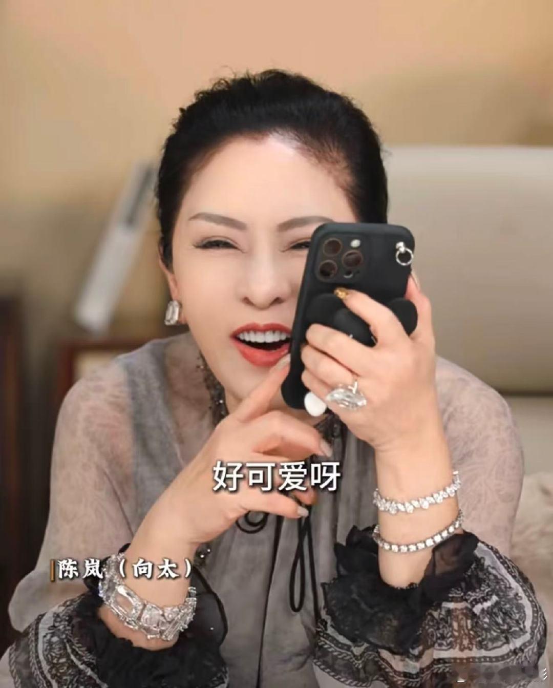 向太说李小冉跑调跑火了向太说李小冉跑调跑火了，还说自己也试了，跑调更厉害哈哈哈哈