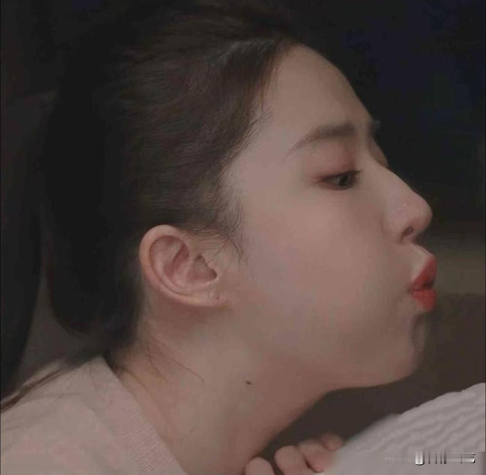 说真的，我看这张图的时候，愣是把手机屏幕擦了好几遍。
这是刘亦菲在去有风的地方