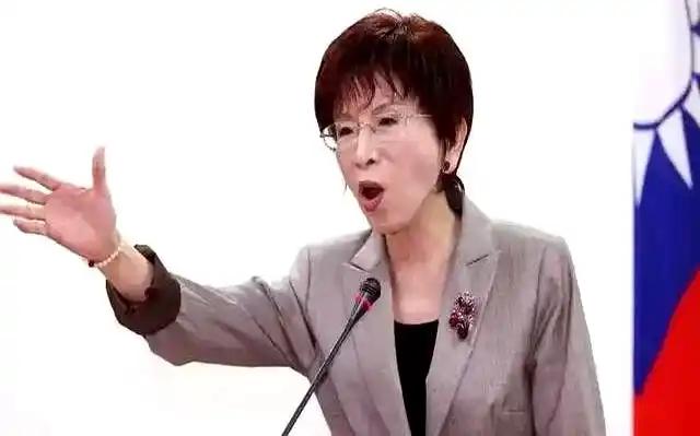 国民党内斗愈演愈烈，卢秀燕联合朱立伦阵营抛出提案，意图架空党主席郑丽文，为自己2