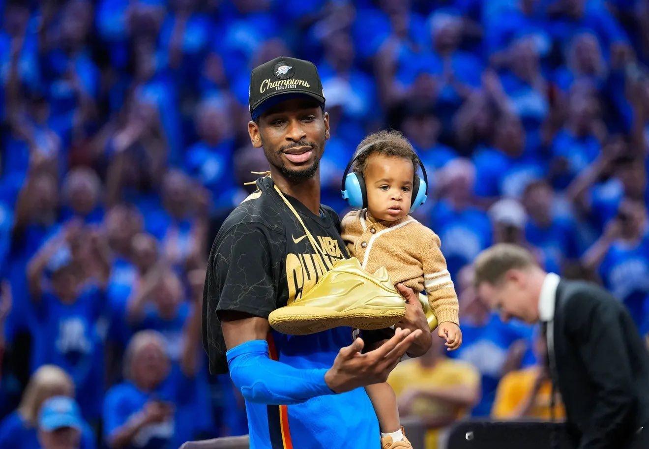 NBA[超话]  HoopShype评选下赛季NBA前十五名控球后卫：1、亚历山