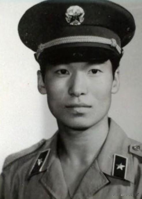 1987年，一架歼-6在试飞时不幸坠毁，受伤的试飞员走了8个小时都不见人烟！就在