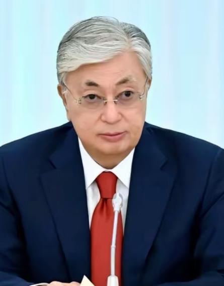 托卡耶夫果然是聪明！看了哈萨克斯坦总统托卡耶夫与日本首相高市早苗签署的协议，不得