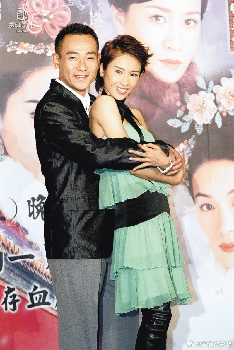 2004年12月，林保怡和黎姿到台湾宣传《金枝欲孽》。 