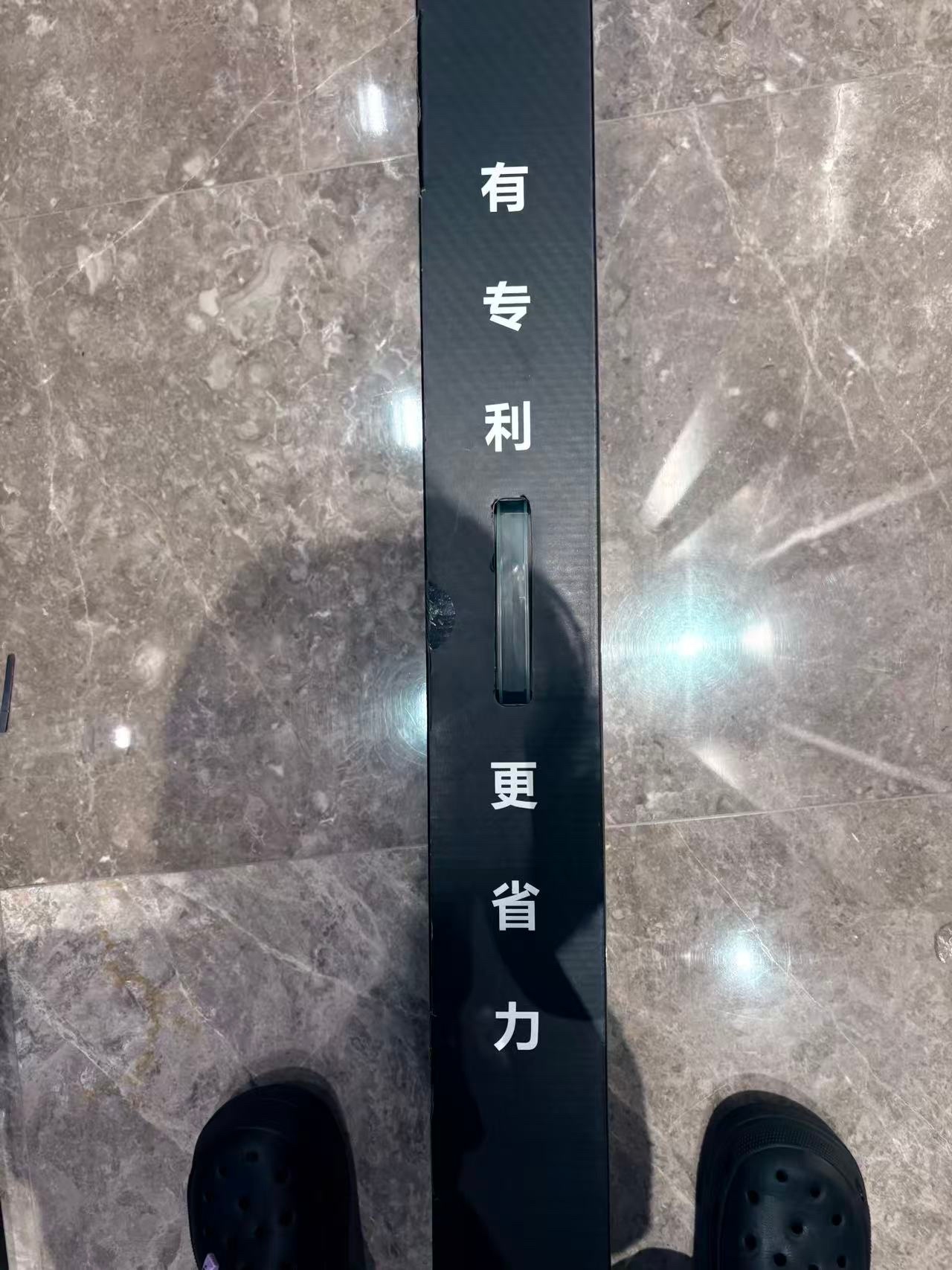 超省力拖把是来报恩的吧大卫新款碳纤王拖把正式发布，碳纤维杆、滚轮刷污结构，还有防