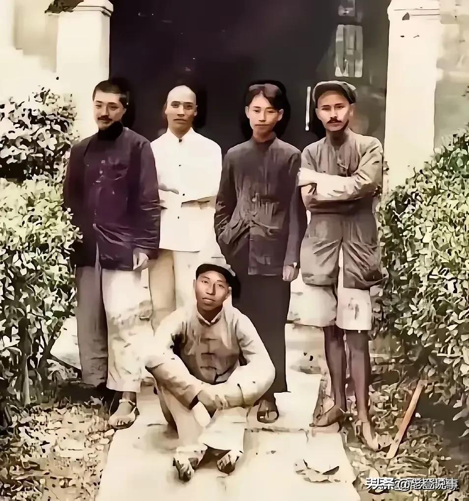我敢说这张照片原照片底片的价值可能不低于齐白石真迹的价值，虽然他们都是无价之宝，