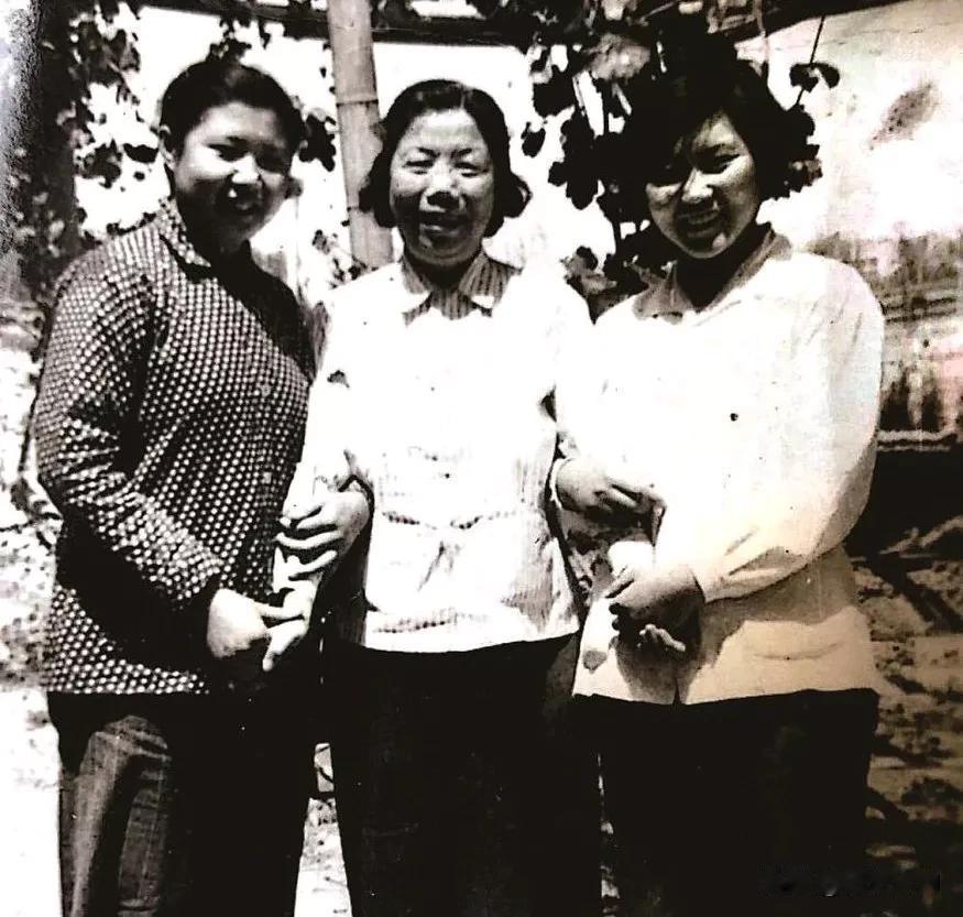 王秀珍，1935年1月生，辽宁辽阳人，中专毕业 。1950年3月参加工作，195