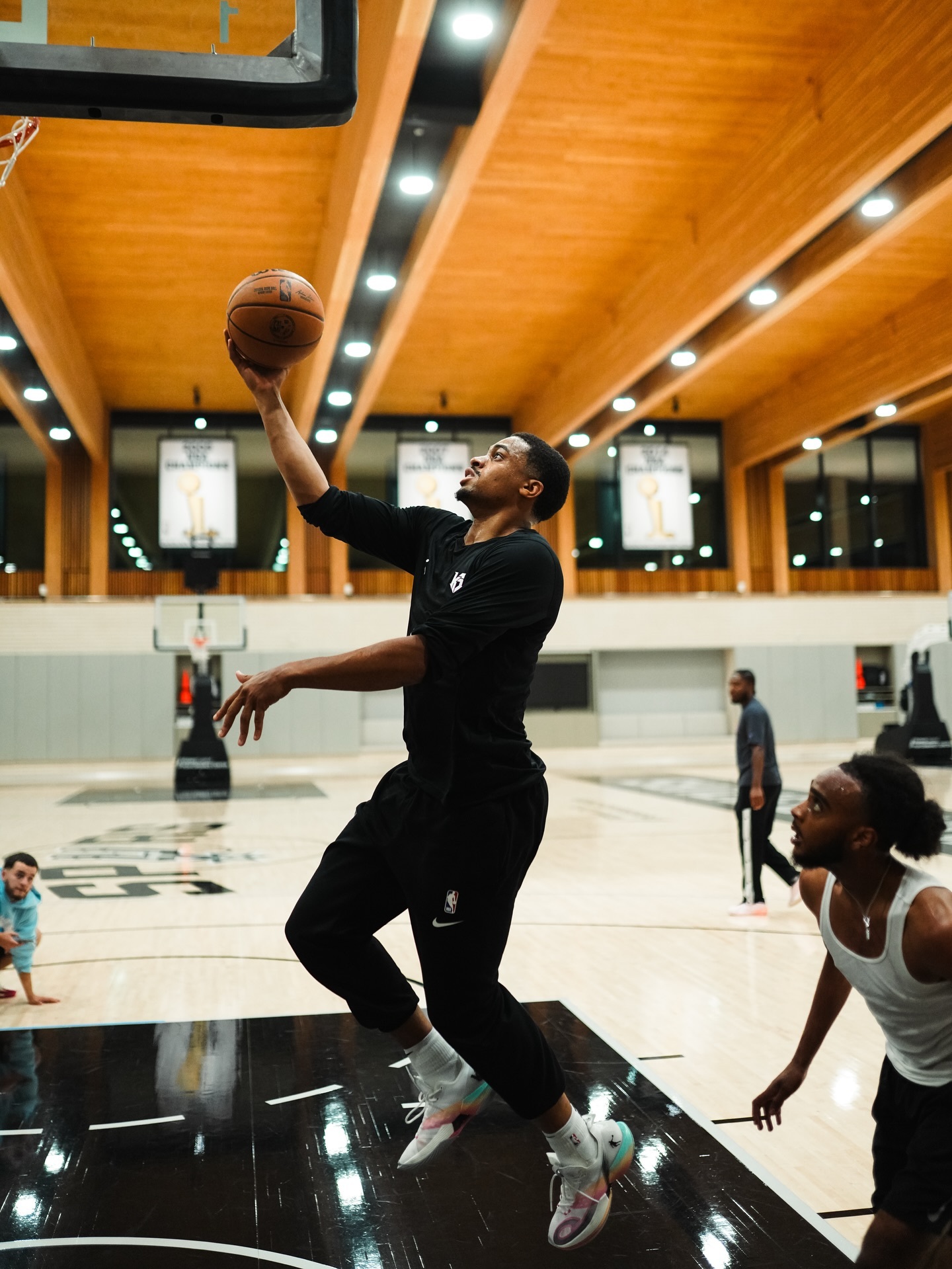 🏀凯尔登-约翰逊晒近期训练照！！🤔大家对于他新赛季的数据预测是什么样的？马刺
