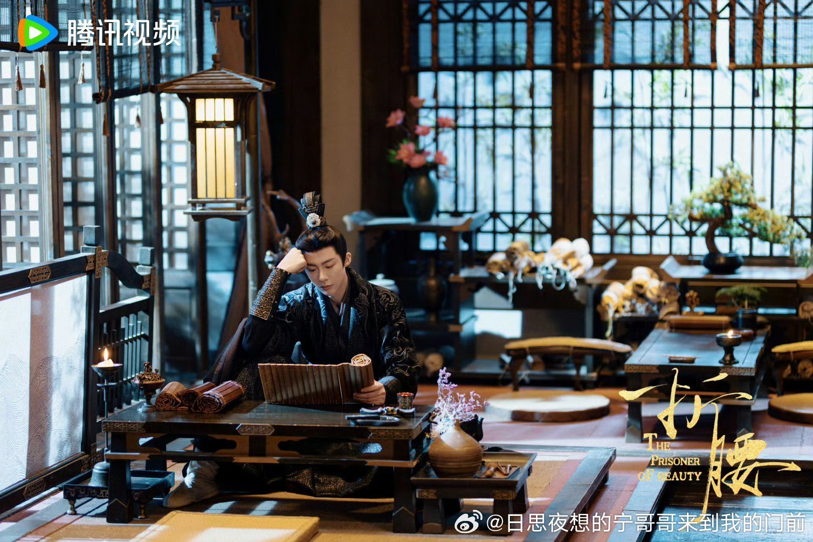 你是黑夜留给白天的悬念，你是贯穿时光的旅行者，你是目能所及的日月星辰，一呼一吸，