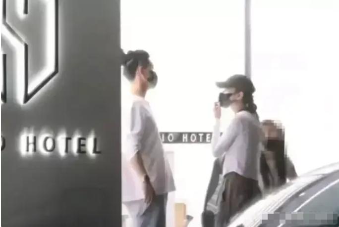 谁说何超莲和窦骁结婚不幸福的？

自从何超莲和窦骁结婚后，总有网友说二人貌合神离