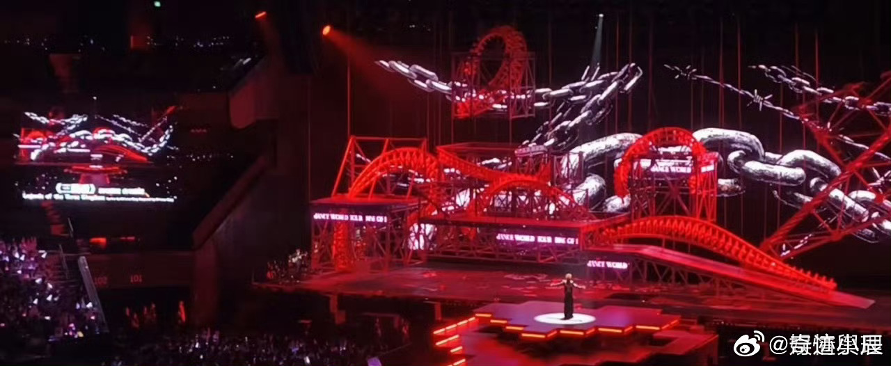 汪苏泷汪苏泷澳门站的设备就用了一次汪苏泷爱是常觉亏欠 过山车、巨伞、钢材舞台，独