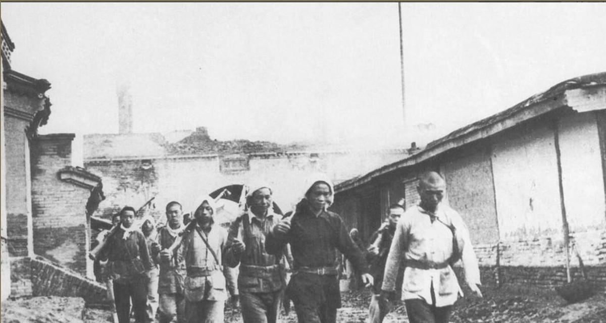 1955年，开封火柴厂工人田火，一顿酒把自己送上了刑场。
他搂着情妇吹牛，说当年