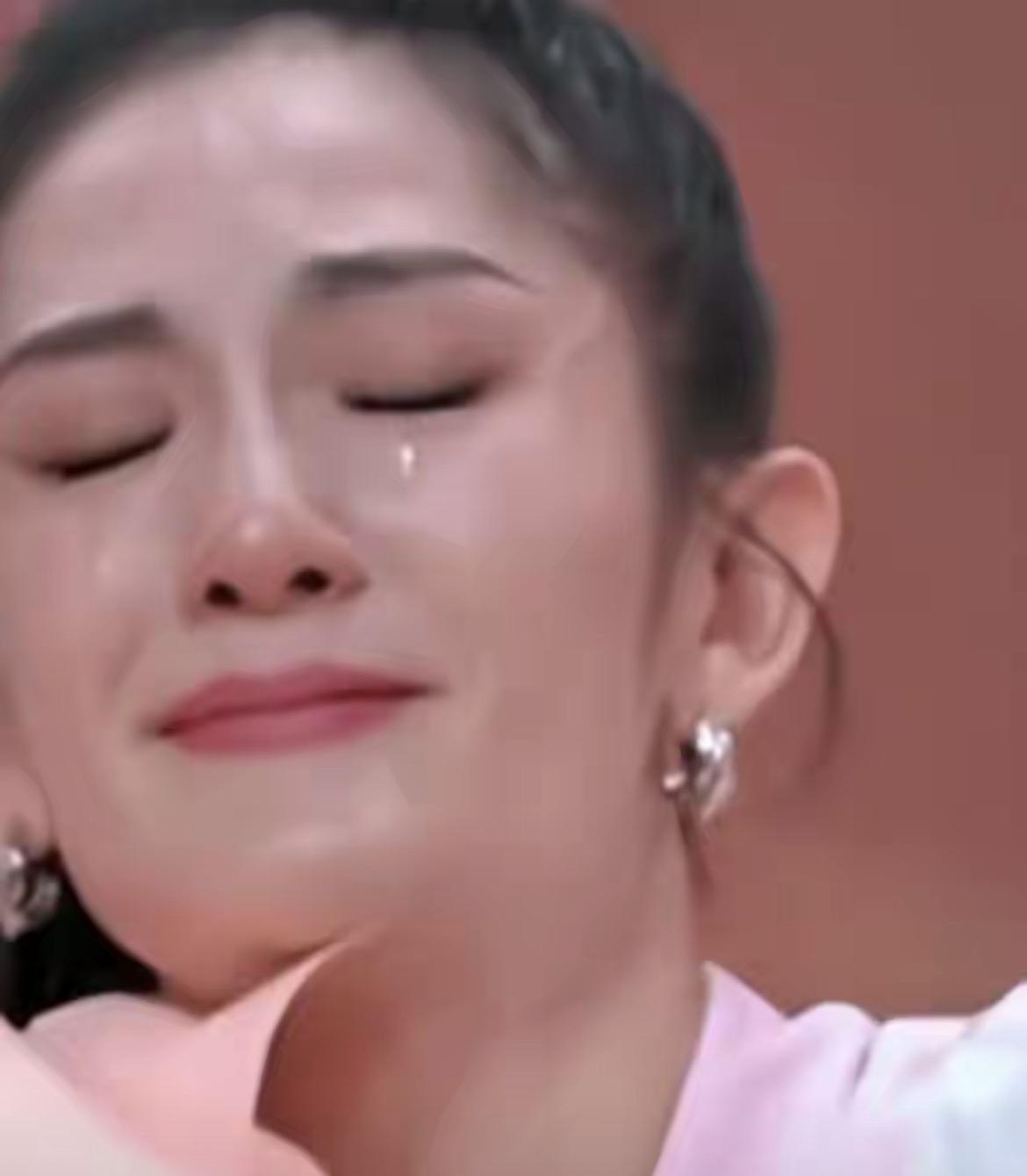 谢娜怎么了？虽然财务自由了，但40来岁，就不工作了吗？很久没看到她公众平台露面。