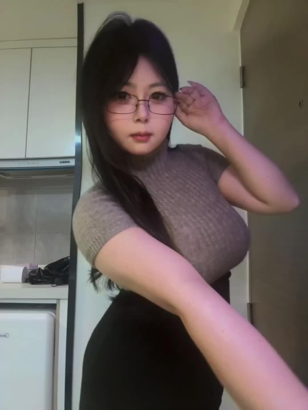 这个世界当然不是围着我转的 我只是希望有个人围着我转而已