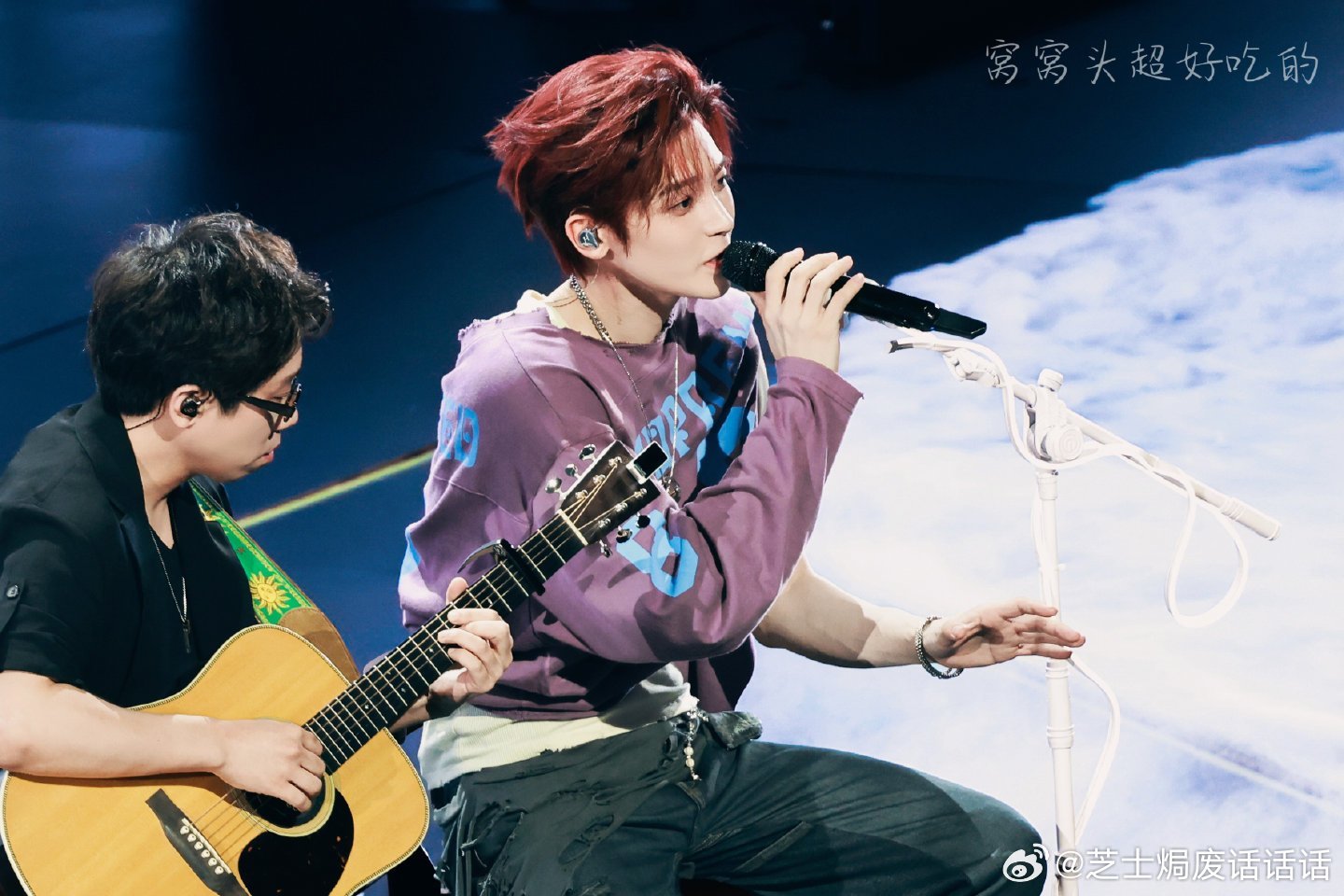 整场演唱会活力无间断！侯明昊唱跳切换自如，元气感扑面而来。灵动鲜活、热情洋溢，高