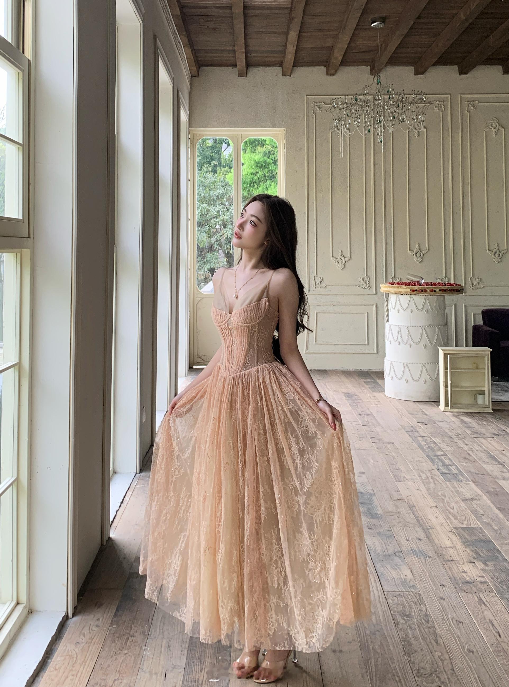 今天上午开这个仙仙度假裙⬇️⬇️朦胧蕾丝雪纺拼接面料，放量巨足的大裙摆，氛围感满