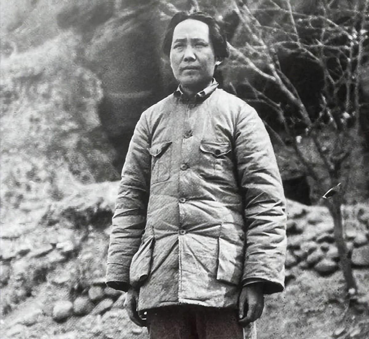 不仅因孙中山夫人的身份，宋庆龄受尊重还因关键时刻拯救红军生命，历史意义非凡！
1