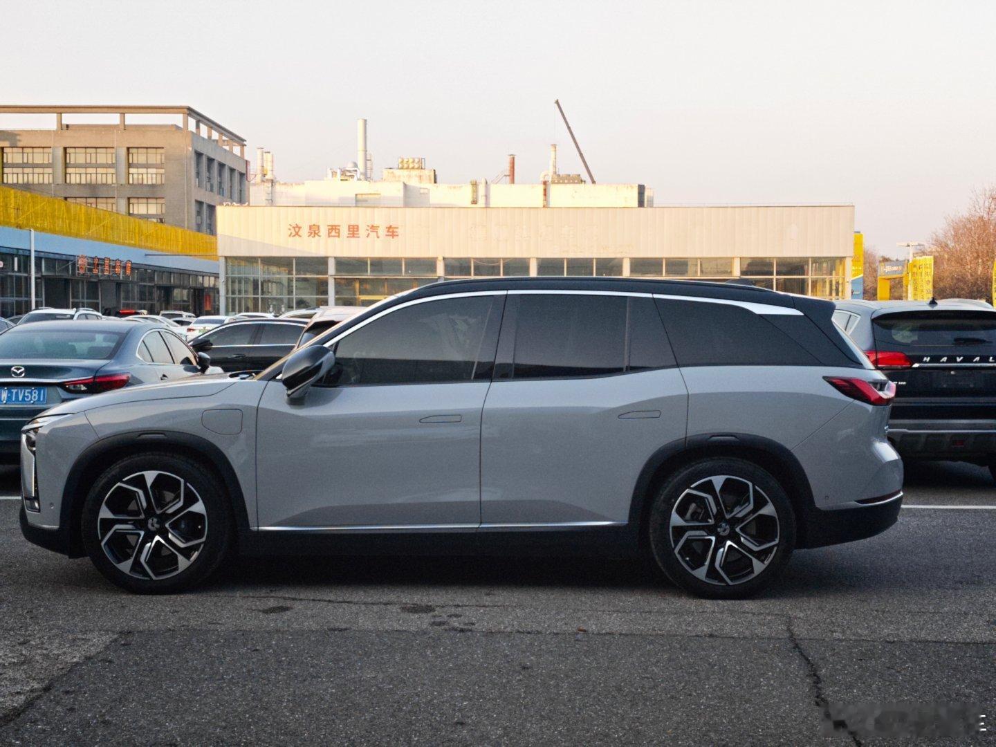 最新到店一台21年ES8 大顶配 580km 签名版6座 5.8万公里 一个面补