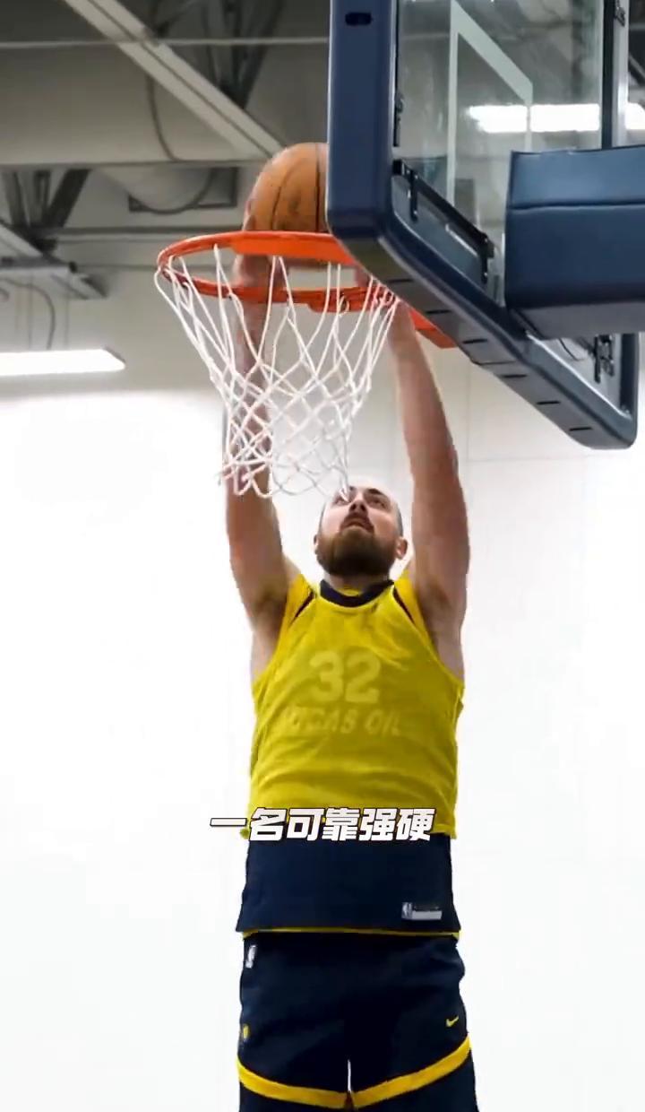 你敢信？
步行者突然放弃特纳？
转头砸首轮抢23岁盖帽王凯斯勒？
卡莱尔摔战术板