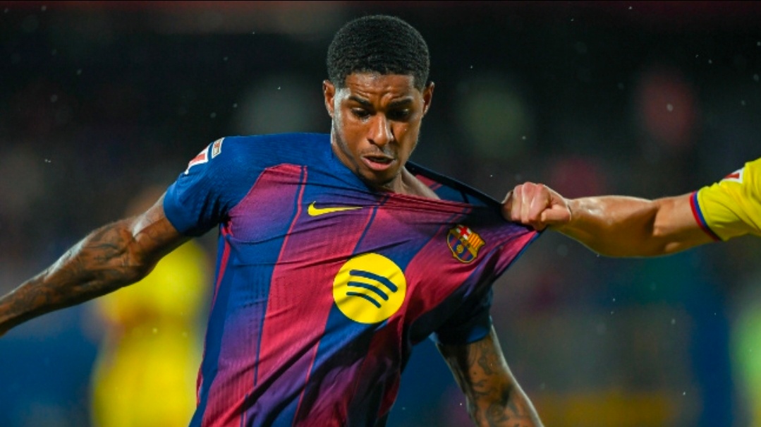 拉什福德留队遇阻，巴萨想续租避买断，曼联坚决不同意。28岁的英格兰前锋能踢边锋和