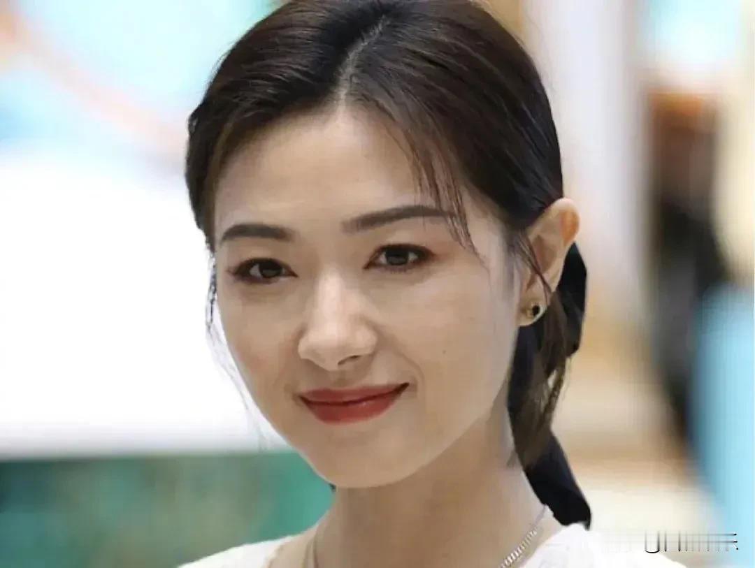 四和娱乐:关注
美的真谛：相由心生，不只是皮囊

在当今社会，外貌似乎成了评价一
