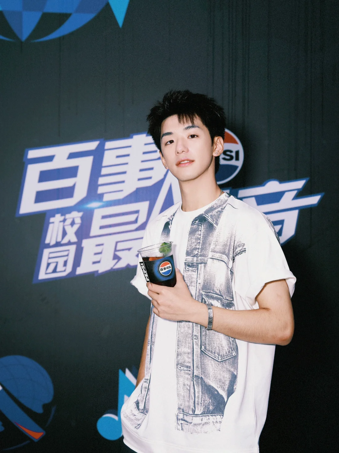 今天的年度音乐决赛盛典简直是视觉和听觉的