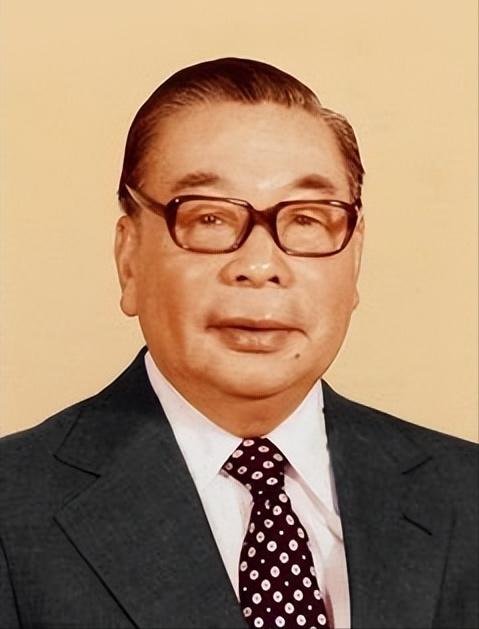 1996年，蒋氏父子的陵墓守卫被撤掉，有人大肆破坏蒋介石的雕像，宋美龄得知后愤怒