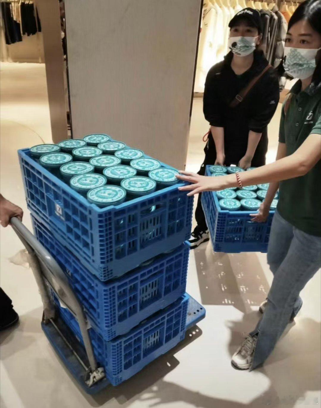 虞书欣准备冷饮给粉丝推荐的 ​​​