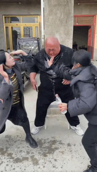 气急败坏，
可又无计可施！