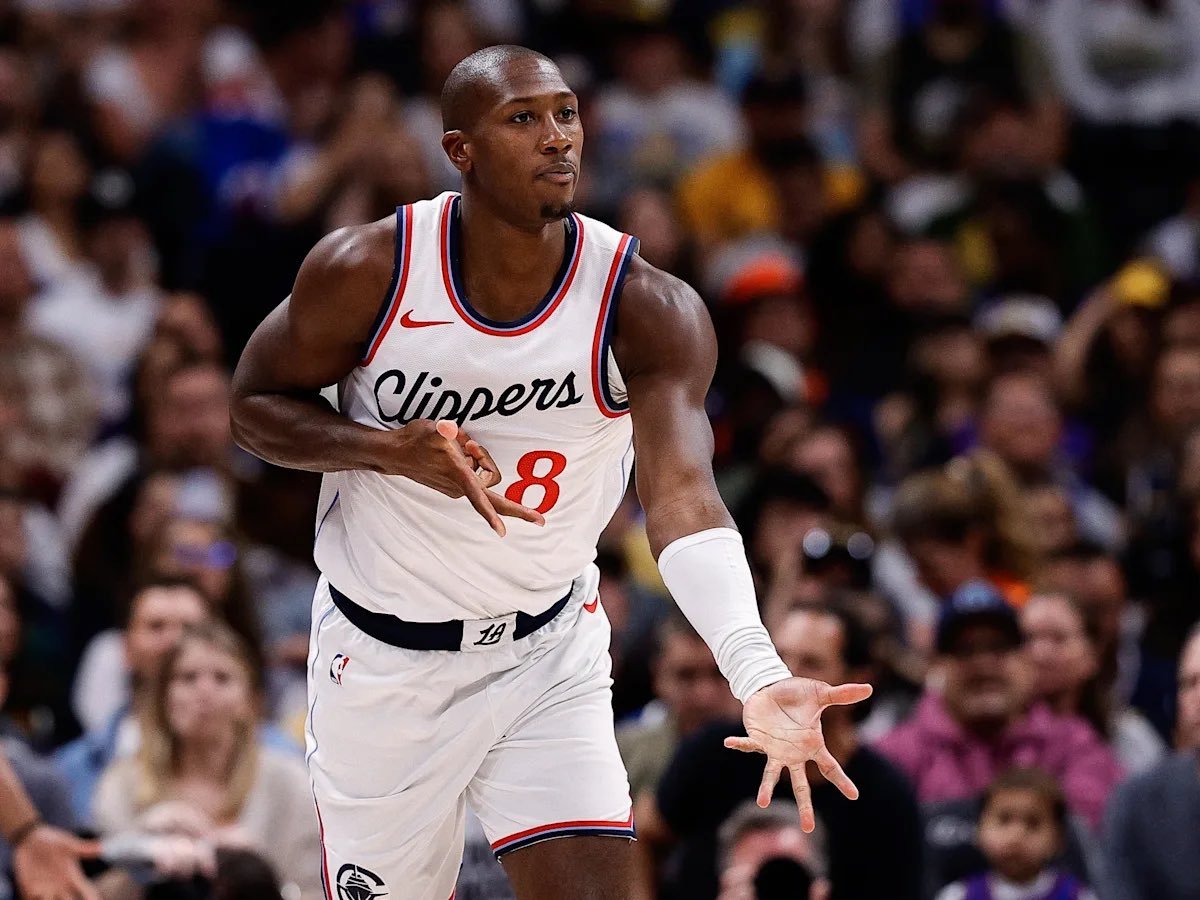 邓恩 科林斯半场10中9  替补席上的科比布朗都4中3我不太看好他们能把下半场包