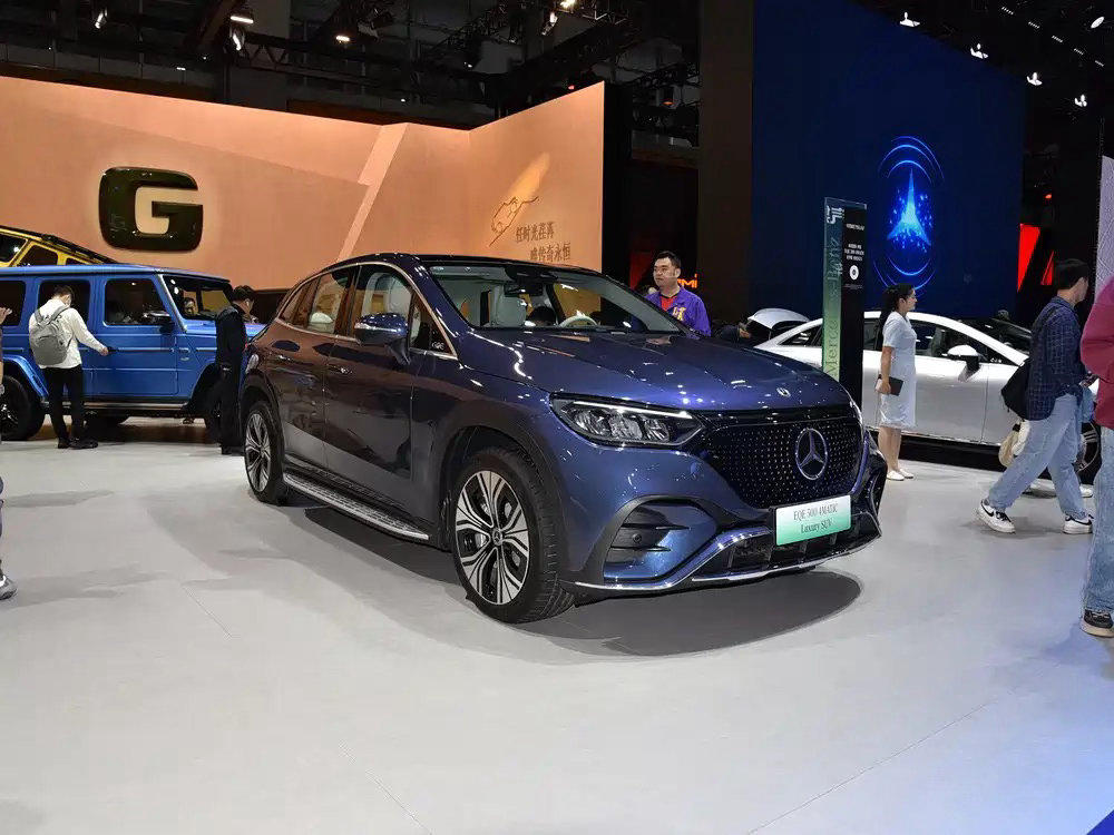 奔驰EQE SUV 500 4MATIC家用中大型纯电SUV：基于EVA纯电正向